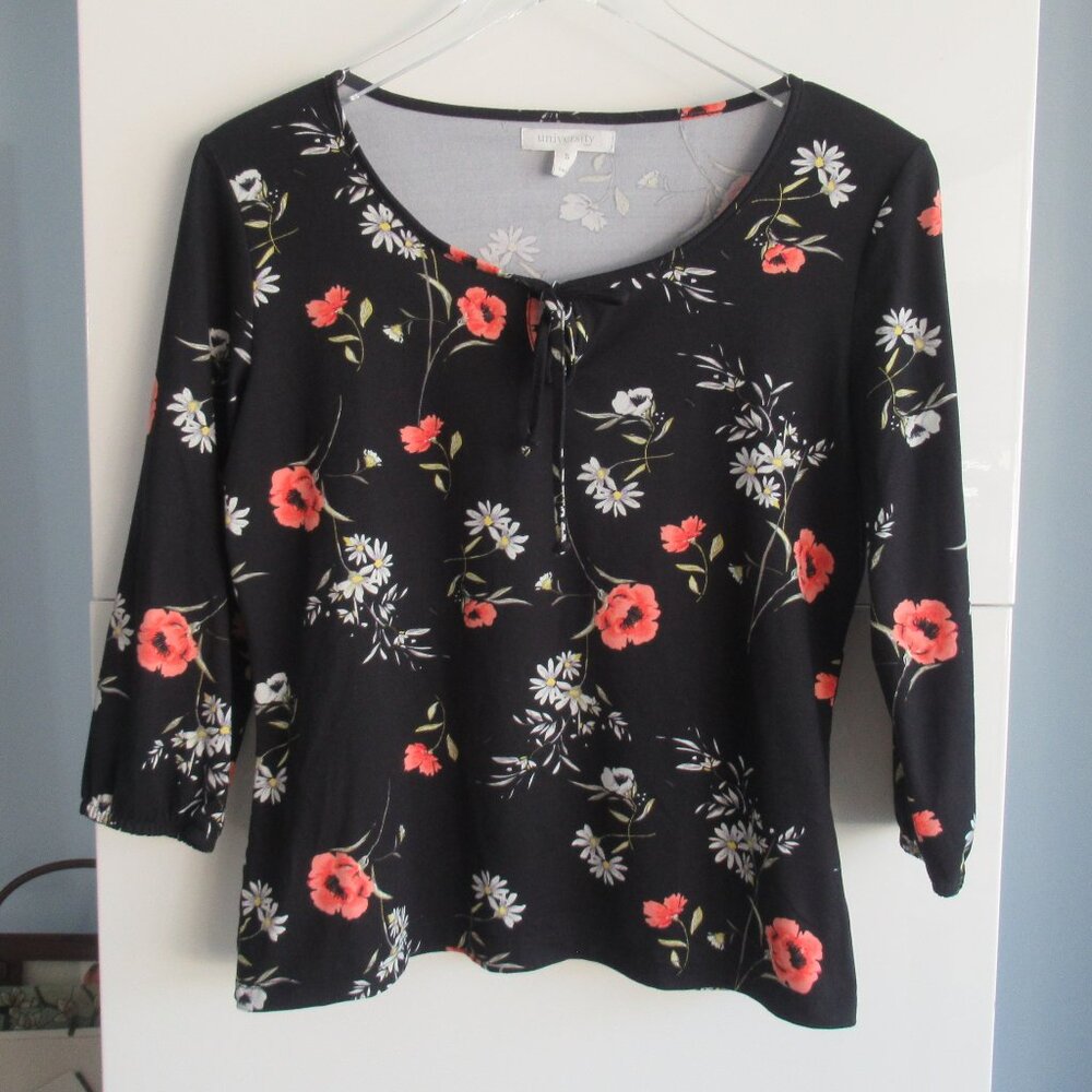 Lot of 2 Floral Blouses 3/4 Sleeve Floral Tops Size Petite Small, Blue & Black